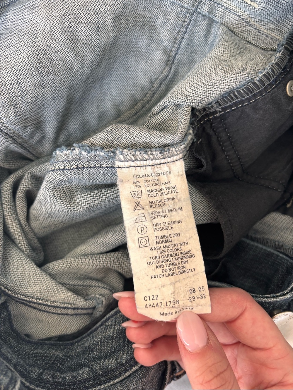Levi’s Lady Style Heart Pocket Jeans 💌 - Picture 8 of 8